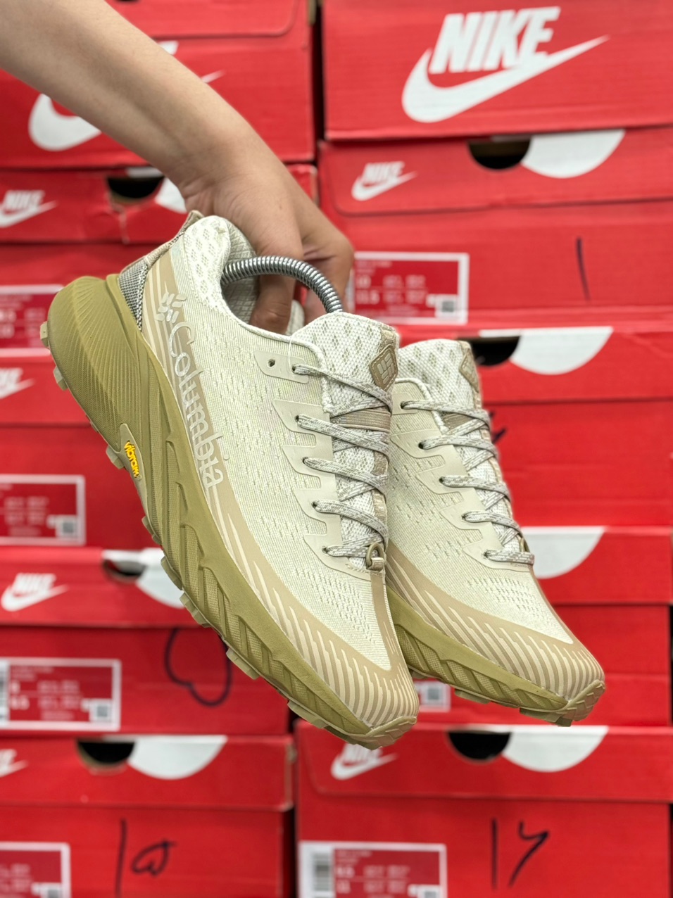 کتونی کلمبیا زیره ویبرام Columbia GORE-TEX ساخت ویتنام وارداتی سایز ۴۰ الی ۴۵ رویه گورتکس ضمانت کیفیت کالا فروش تکی و عمده