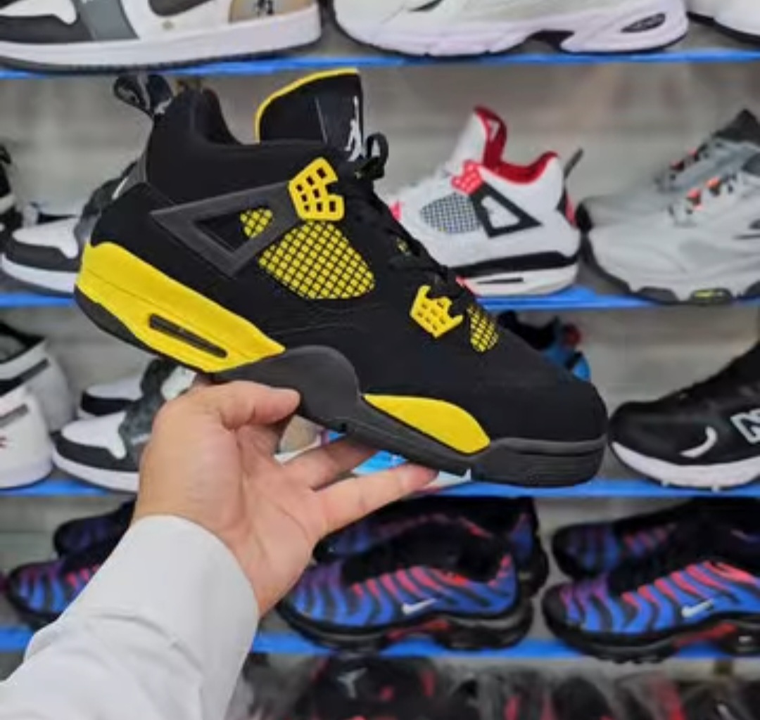 کتونی نایک ایر جردن 4 Nike Air jordan 4ساخت ویتنام وارداتی سایز ۴۳ الی ۴۷فروش عمده و تک ضمانت کیفیت کالا