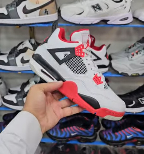کتونی نایک ایر جردن 4 Nike Air jordan 4ساخت ویتنام وارداتی سایز ۴۳ الی ۴۷فروش عمده و تک ضمانت کیفیت کالا