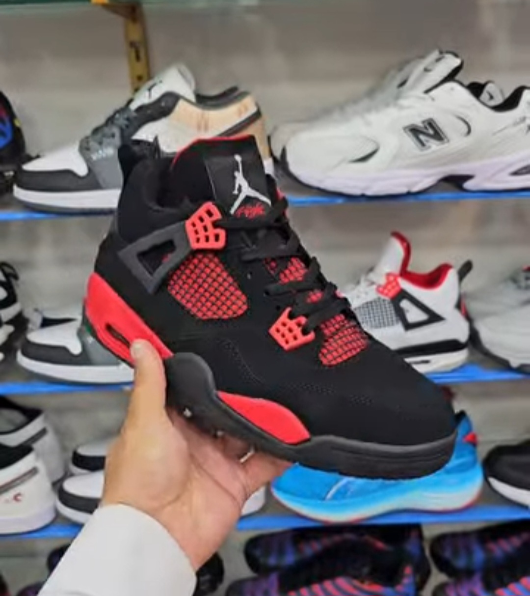 نایک ایر جردن 4 Nike Air jordan 4ساخت ویتنام وارداتی سایز ۴۳ الی ۴۷فروش عمده و تک ضمانت اصالت کالا بالاترین کیفیت مسترکوالیتی
