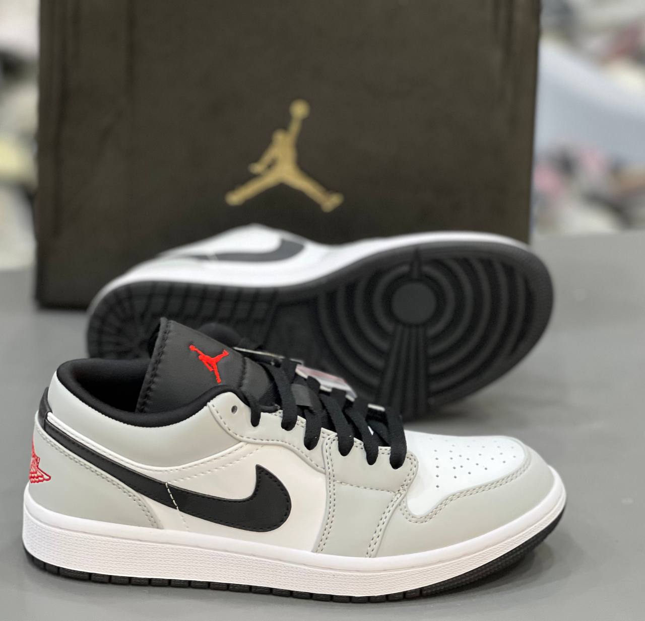 کتونی نایک ایر جردن وان Nike Air Jordan 1 وارداتی ساخت ویتنام سایز ۳۷ الی ۴۰فروش تکی و عمده ضمانت کیفیت کالا