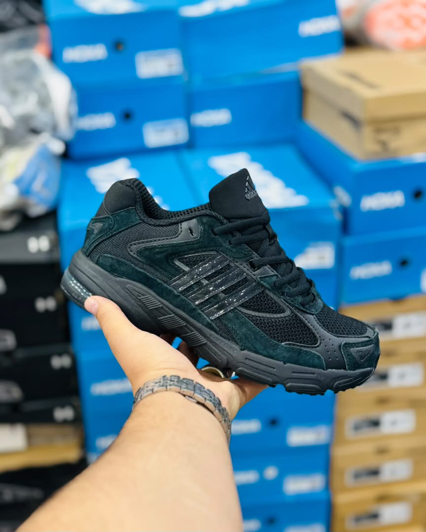 کتونی آدیداس فارماتون Adidas Pharmaton وارداتی ساخت ویتنام سایز ۴۰الی۴۵ضمانت اصالت کالا بالاترین کیفیت مسترکوالیتی A فروش تکی و عمده