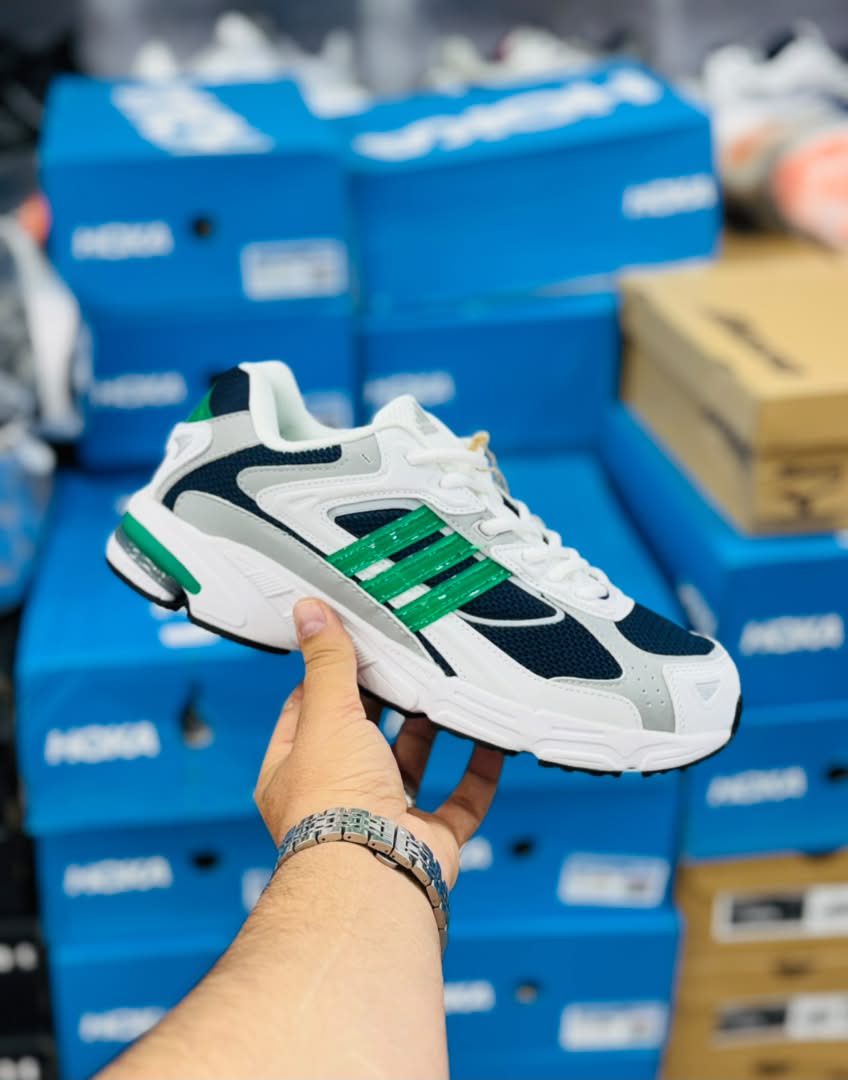 کتونی آدیداس فارماتون Adidas Pharmaton وارداتی ساخت ویتنام سایز ۴۰الی۴۵ضمانت اصالت کالا بالاترین کیفیت مسترکوالیتی A فروش تکی و عمده