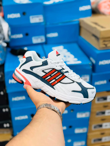 کتونی آدیداس فارماتون Adidas Pharmaton وارداتی ساخت ویتنام سایز ۴۰الی۴۵ضمانت اصالت کالا بالاترین کیفیت مسترکوالیتی A فروش تکی و عمده