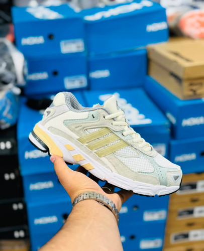 کتونی آدیداس فارماتون Adidas Pharmaton وارداتی ساخت ویتنام سایز ۴۰الی۴۵ضمانت اصالت کالا بالاترین کیفیت مسترکوالیتی A فروش تکی و عمده