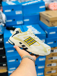 کتونی آدیداس فارماتون Adidas Pharmaton وارداتی ساخت ویتنام سایز ۴۰الی۴۵ضمانت اصالت کالا بالاترین کیفیت مسترکوالیتی A فروش تکی و عمده