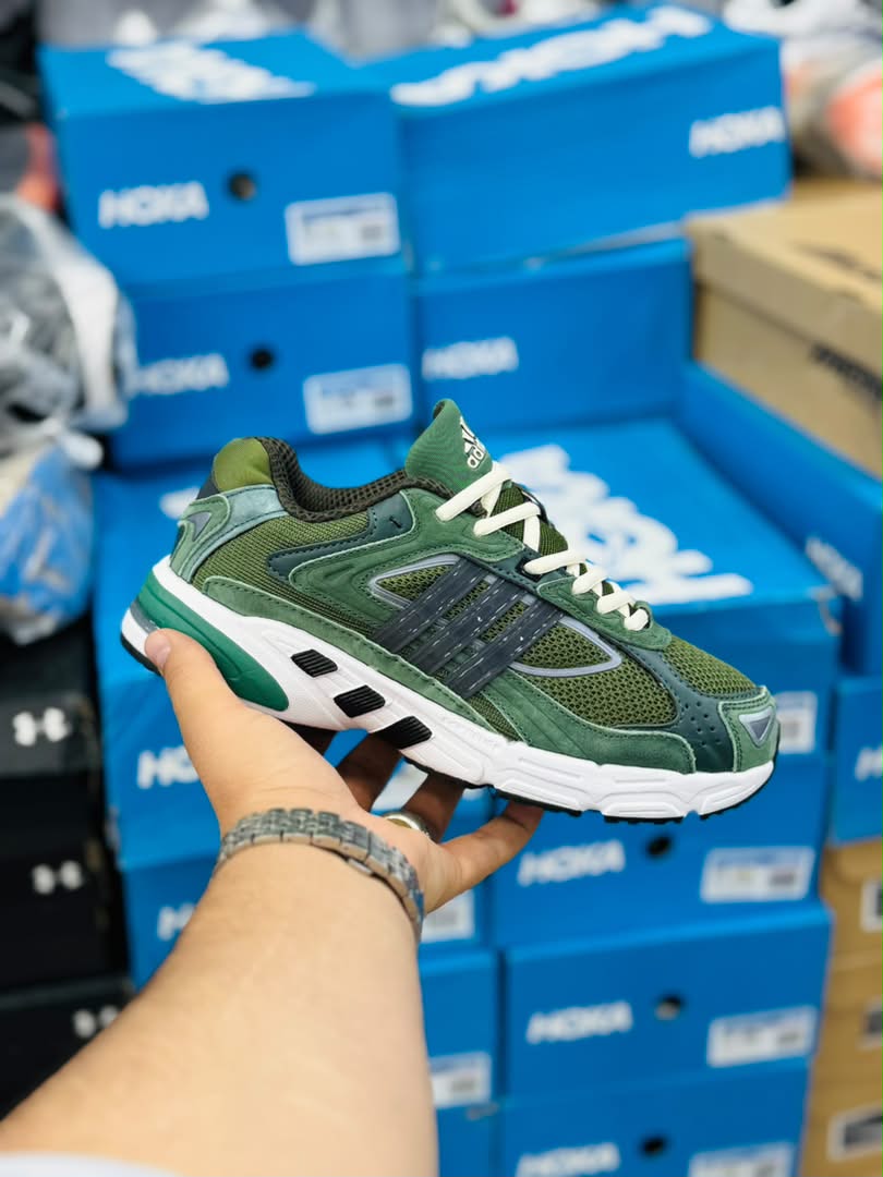 کتونی آدیداس فارماتون Adidas Pharmaton وارداتی ساخت ویتنام سایز ۴۰الی۴۵ضمانت اصالت کالا بالاترین کیفیت مسترکوالیتی A فروش تکی و عمده