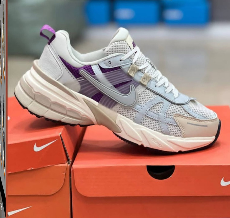 نایک وی تو کی Nike V2k Runساخت ویتنام وارداتی سایز ۴۰الی۴۵ فروش تکی و عمده ضمانت کیفیت کالا