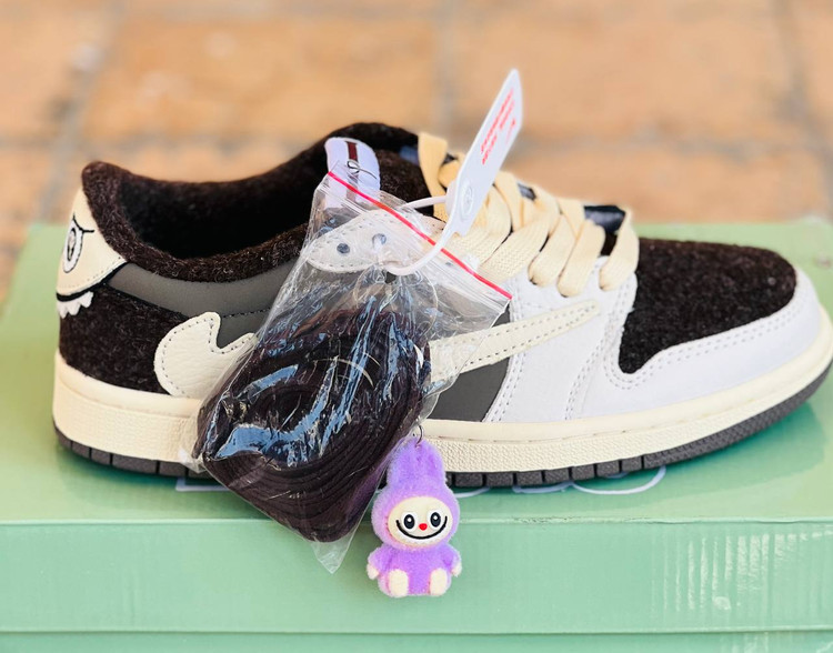 کتونی نایک ترویس لبوبو Travis Scott × Labubuساخت ویتنام وارداتی سایز ۳۷الی۴0 فروش تکی و عمده ضمانت اصالت کالا بالاترین کیفیت درجه ۱