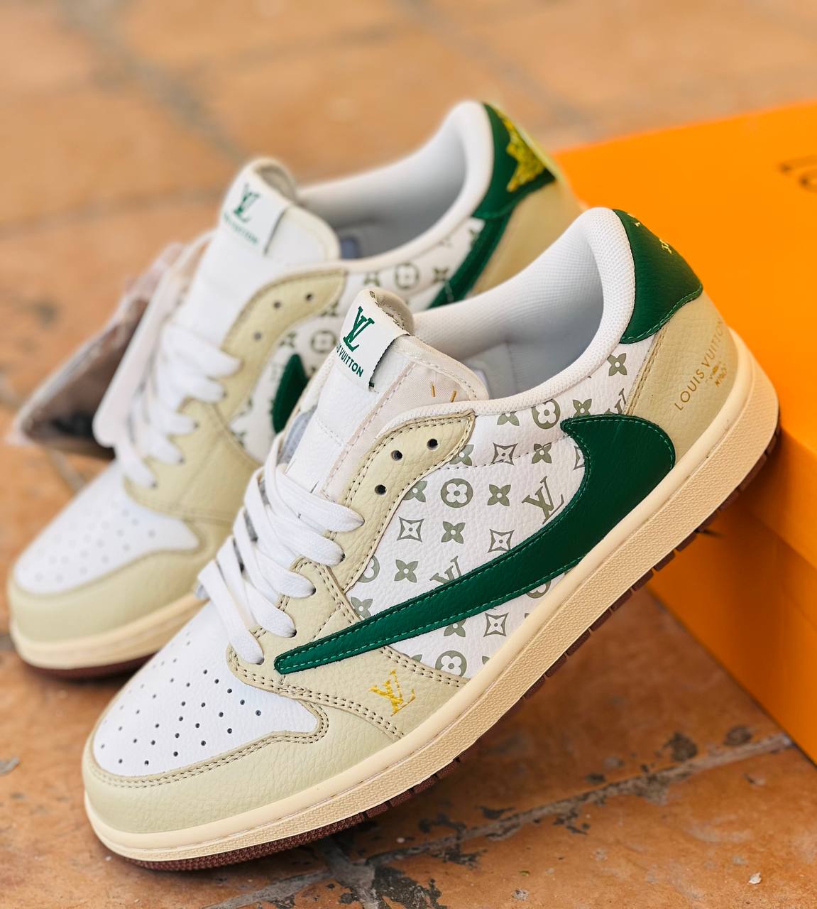 کتونی نایک ترویس Travis Scott xساخت ویتنام وارداتی سایز ۳۷الی۴۵فروش تکی و عمده ضمانت اصالت کالا بالاترین کیفیت درجه ۱