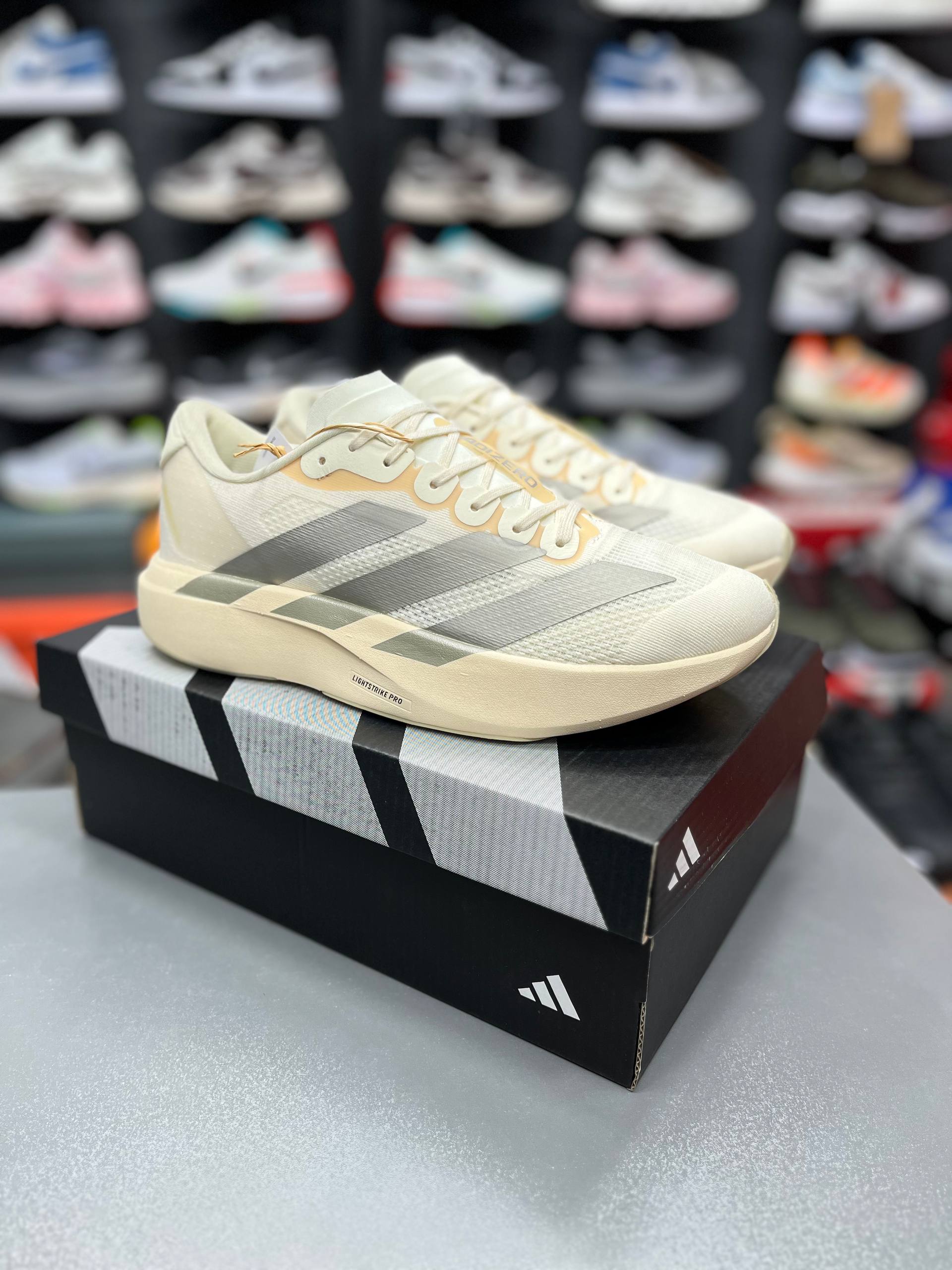 آدیداس آدیزیرو Adidas Adizero EVO SLساخت ویتنام وارداتی سایز 40 الی ۴۵ضمانت کالا فروش تکی و عمده بالاترین کیفیت مسترکوالیتی درجه ۱