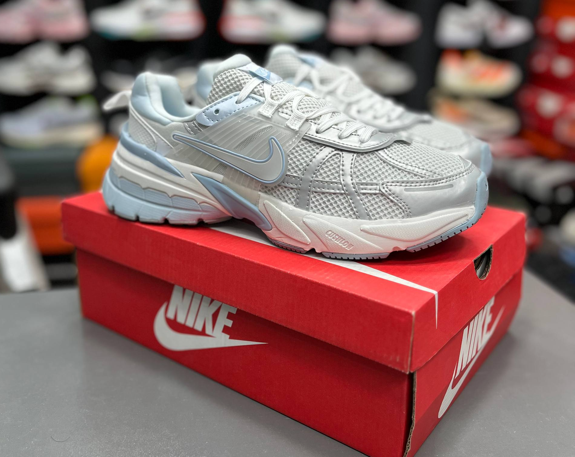 کتونی نایک وی تو کی Nike V2k Runساخت ویتنام وارداتی سایز 37الی۴۵ فروش تکی و عمده ضمانت اصالت کالا بالاترین کیفیت درجه ۱