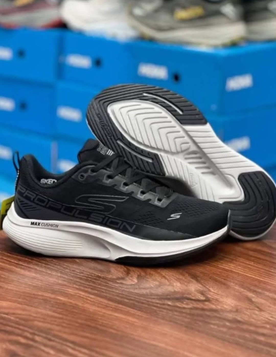 کتونی اسکیچرزمکس کوشن پروپالشن Skechers Max Cushioning Propulsionوارداتی ساخت ویتنام سایز ۴۰ الی ۴۵فروش تکی و عمده ضمانت و کیفیت کالا