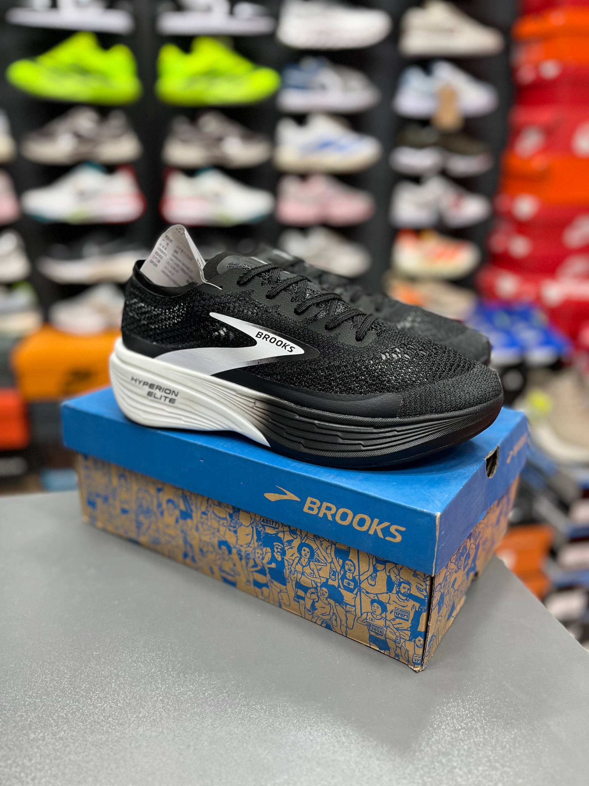 کفش بروکس هایپریون الیت ۴ زیره نرم و سبک و راحت رویه تنفس پذیر Brooks Hyperion Elite 4ساخت ویتنام وارداتی سایز ۳۹الی۴۵ فروش تکی و عمده ضمانت کیفیت کالا مسترکوالیتی درجه ۱