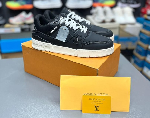 کتونی لویی ویتون ال‌وی ترینرلو مسترکوالیتیLouis Vuitton LV Trainer Low ساخت ویتنام وارداتی سایز۴۰ الی ۴۵فروش تکی و عمده ضمانت کیفیت کالا