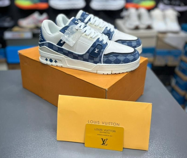 کتونی لویی ویتون الوی ترینرلو مسترکوالیتیLouis Vuitton LV Trainer Low ساخت ویتنام وارداتی سایز۴۰ الی ۴۵فروش تکی و عمده ضمانت کیفیت کالا