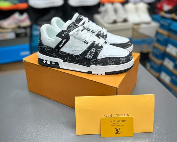 کتونی لویی ویتون ال‌وی ترینرلو مسترکوالیتیLouis Vuitton LV Trainer Low ساخت ویتنام وارداتی سایز۴۰ الی ۴۵فروش تکی و عمده ضمانت کیفیت کالا