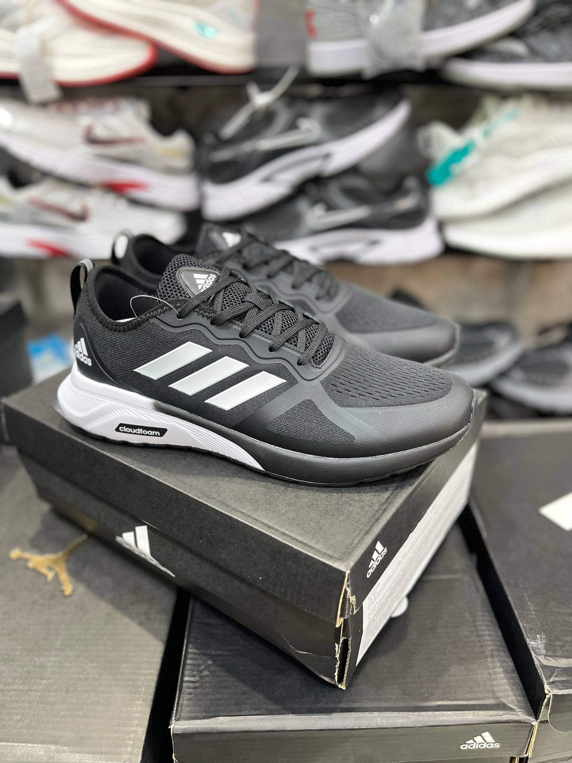 کتونی آدیداس کلود فوم مسترکوالیتیAdidas Cloudfoamساخت ویتنام وارداتی تریل رانینگ سایز ۴۳الی ۴۸ فروش تکی و عمده ضمانت اصالت کالا بالاترین کیفیت درجه ۱