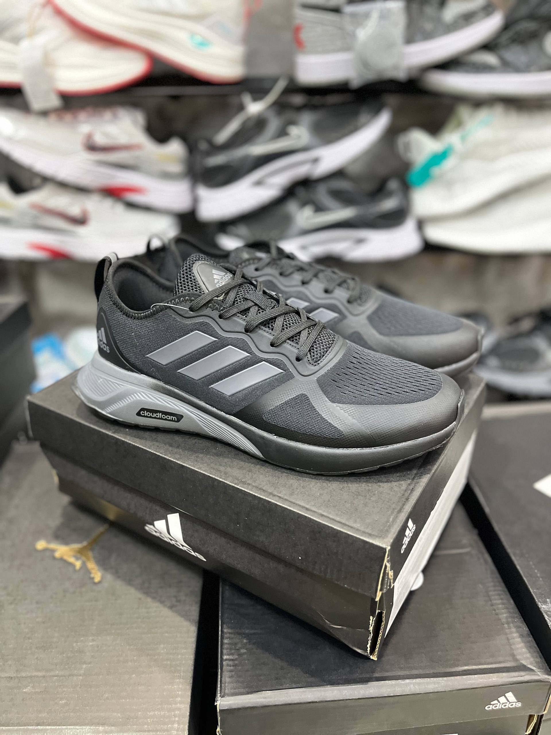 کتونی آدیداس کلود فوم مسترکوالیتیAdidas Cloudfoamساخت ویتنام وارداتی تریل رانینگ سایز ۴۳الی ۴۸ فروش تکی و عمده ضمانت اصالت کالا بالاترین کیفیت درجه ۱