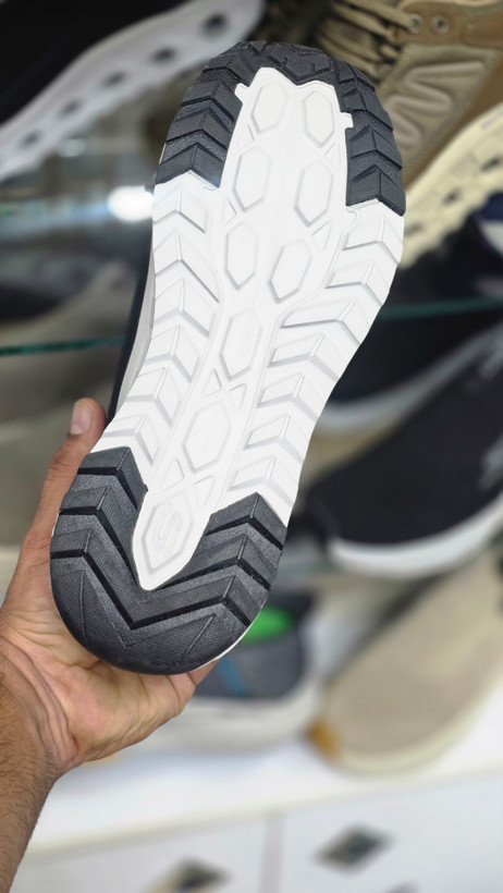 کتونی اسکیچرز گو والک مسترکوالیتیSkechers Go Walkساخت ویتنام وارداتی سبک و طبی و راحتسایز ۴۰ الی ۴۵فروش تکی و عمده ضمانت اصالت کالا بالاترین کیفیت درجه ۱