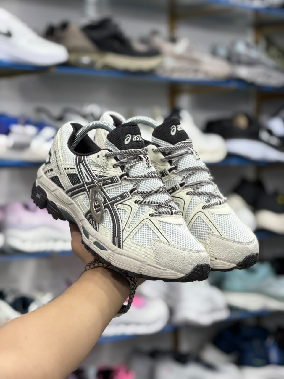 کفش اسیکس کاهانا ۸ مسترکوالیتی asics kahana 8ساخت ویتنام وارداتی سایز۴۰ الی ۴۵ فروش تکی و عمده ضمانت کیفیت کالا