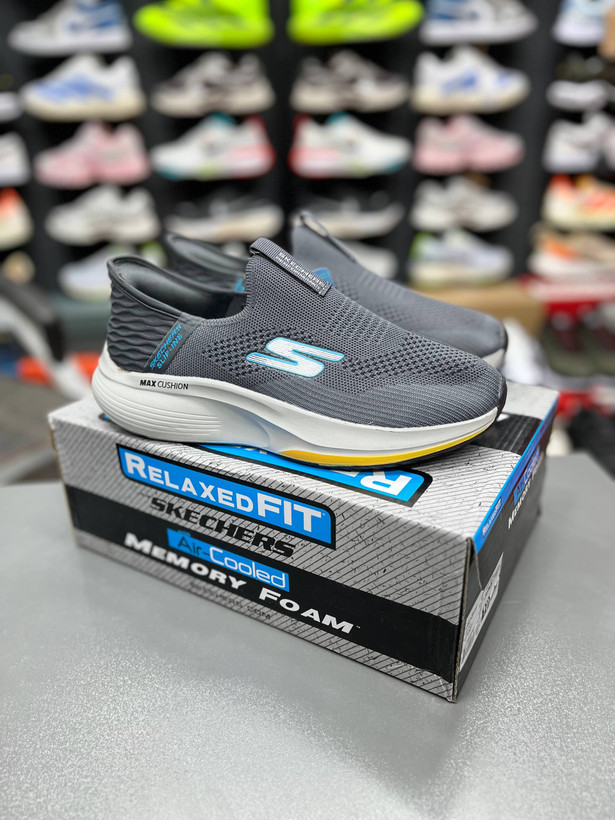 کتونی اسکیچرز بدون بند مکس کوشن مسترکوالیتی Skechers Max Cushioningساخت ویتنام وارداتی سایز 40 الی 4۵ ضمانت کیفیت کالا فروش تکی و عمده