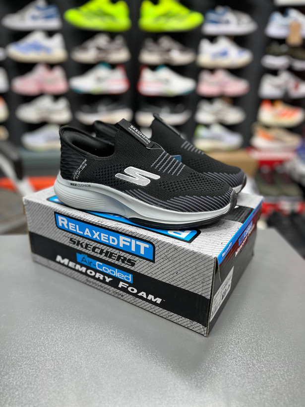 کفش اسکیچرز بدون بند مکس کوشن مسترکوالیتی Skechers Max Cushioningساخت ویتنام وارداتی سایز 40 الی 4۵ ضمانت کیفیت کالا فروش تکی و عمده