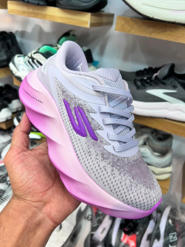 کتونی اسکیچرزهایپربرست مسترکوالیتی skechers Hyper Burst ساخت ویتنام وارداتی سایز۳۶الی۴۰فروش تکی و عمده ضمانت کیفیت کالا