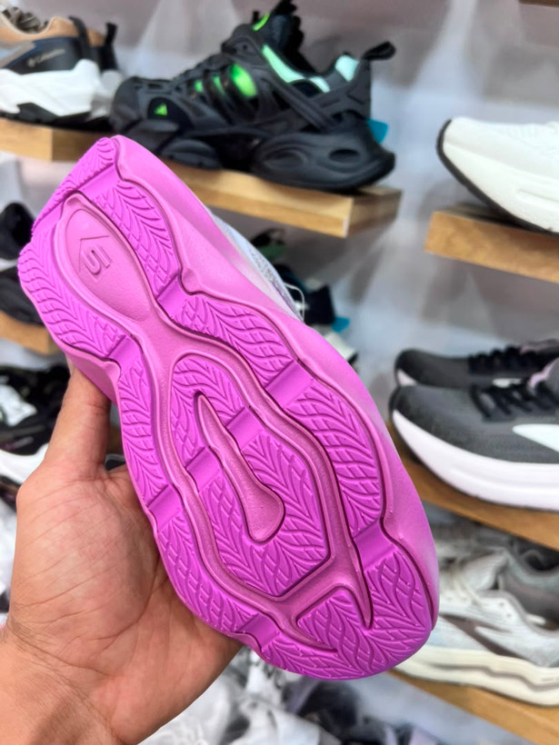 کتونی اسکیچرزهایپربرست مسترکوالیتی skechers Hyper Burst ساخت ویتنام وارداتی سایز۳۶الی۴۰فروش تکی و عمده ضمانت کیفیت کالا