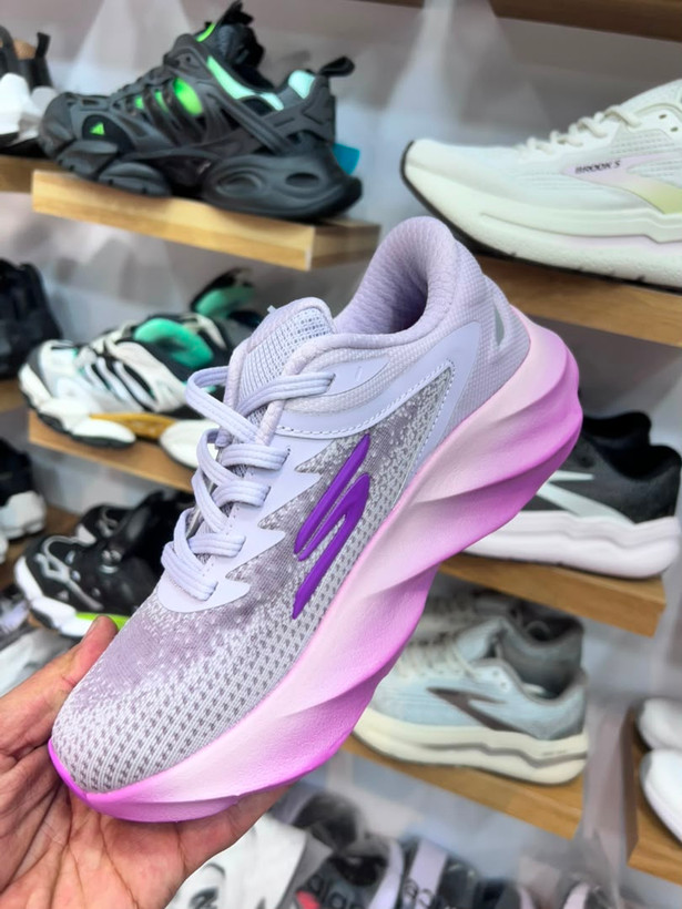 کتونی اسکیچرزهایپربرست مسترکوالیتی skechers Hyper Burst ساخت ویتنام وارداتی سایز۳۶الی۴۰فروش تکی و عمده ضمانت کیفیت کالا
