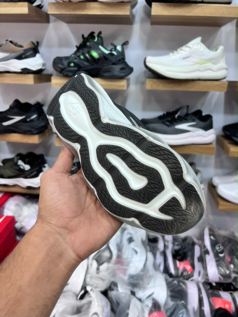 کفش اسکیچرزهایپربرست مسترکوالیتی skechers Hyper Burst ساخت ویتنام وارداتی سایز۳۶الی۴۰فروش تکی و عمده ضمانت کیفیت کالا