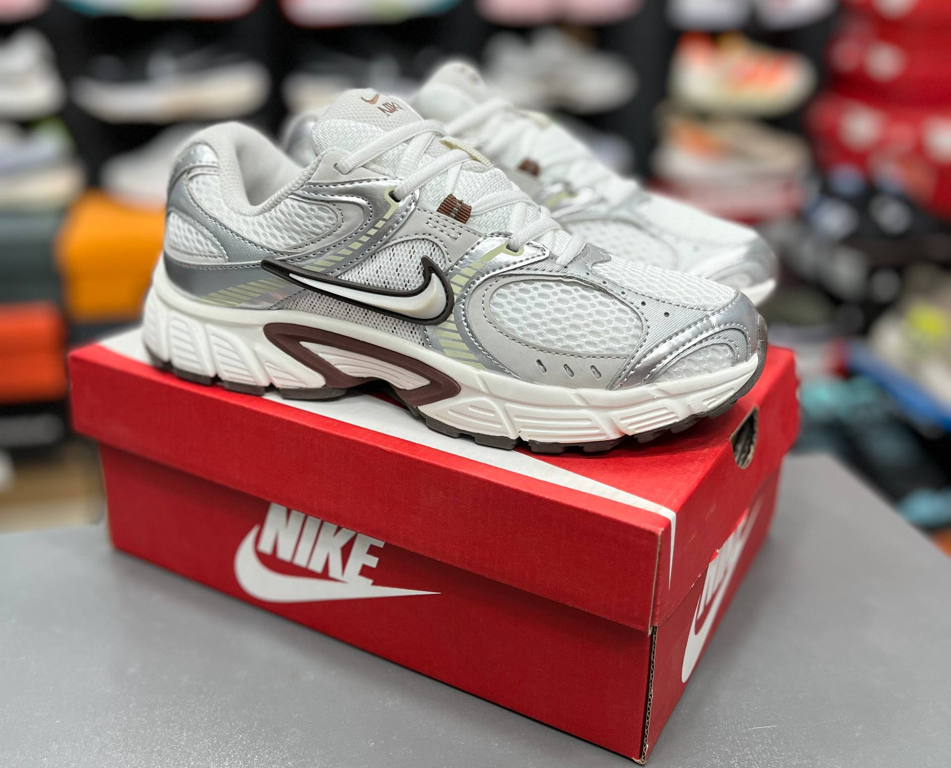 کتونی نایک وی فایو کی مسترکوالیتی Nike v5k run ساخت ویتنام وارداتی سایز۳۷الی۴۰ضمانت کیفیت کالا فروش تکی و عمده