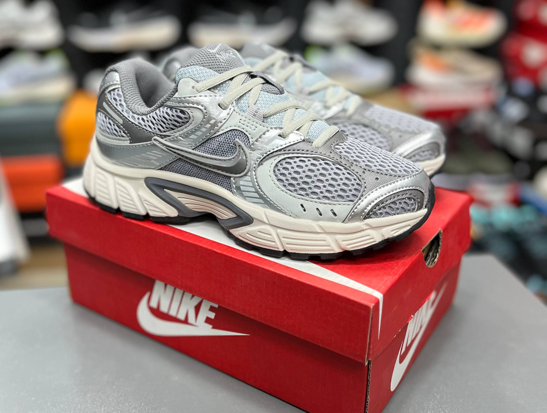 کتونی نایک وی فایو کی مسترکوالیتی Nike v5k run ساخت ویتنام وارداتی سایز۳۷الی۴۰ضمانت کیفیت کالا فروش تکی و عمده