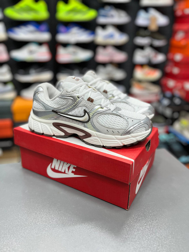 کتونی نایک وی فایو کی مسترکوالیتی Nike v5k run ساخت ویتنام وارداتی سایز۳۷الی۴۰ضمانت کیفیت کالا فروش تکی و عمده