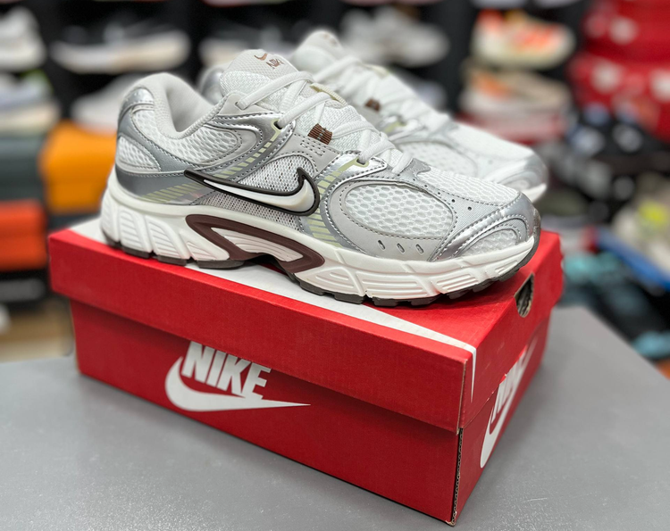 کتونی نایک وی فایو کی مسترکوالیتی Nike v5k run ساخت ویتنام وارداتی سایز۳۷الی۴۰ضمانت کیفیت کالا فروش تکی و عمده