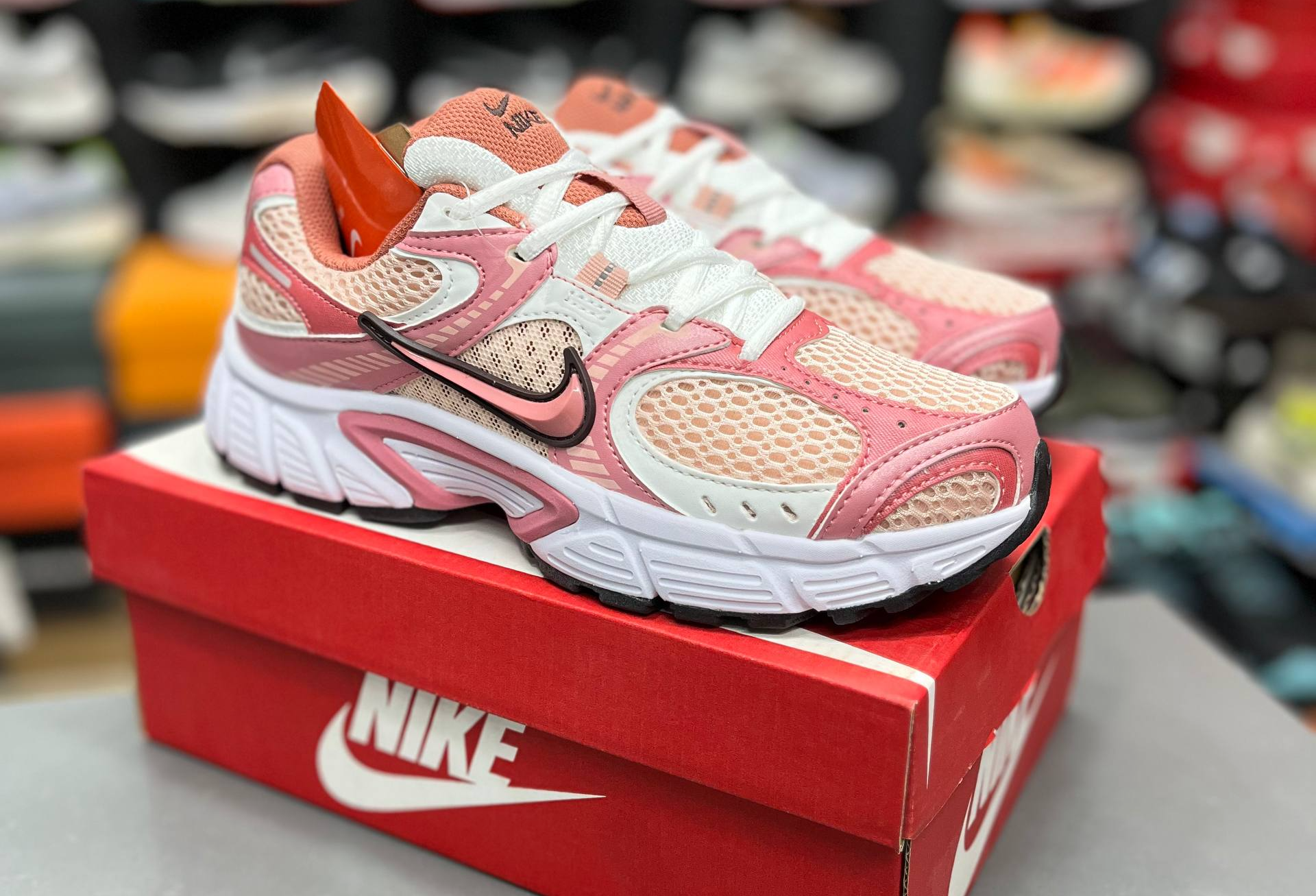 کتونی نایک وی فایو کی مسترکوالیتی Nike v5k run ساخت ویتنام وارداتی سایز۳۷الی۴۰ضمانت کیفیت کالا فروش تکی و عمده