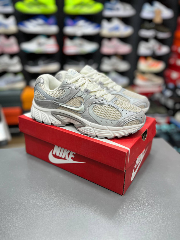کتونی نایک وی فایو کی مسترکوالیتی Nike v5k run ساخت ویتنام وارداتی سایز۳۷الی۴۰ضمانت کیفیت کالا فروش تکی و عمده