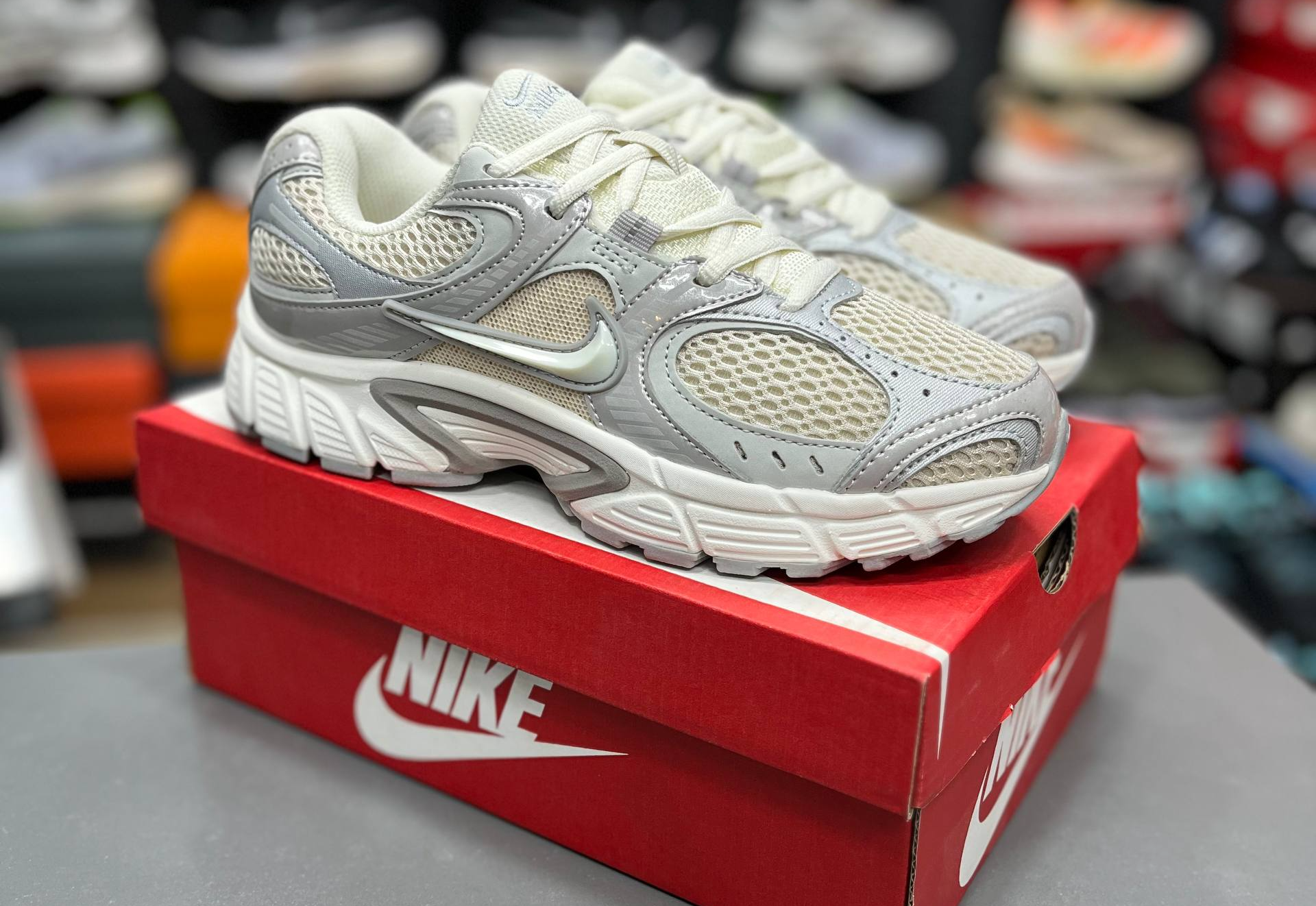 کتونی نایک وی فایو کی مسترکوالیتی Nike v5k run ساخت ویتنام وارداتی سایز۳۷الی۴۰ضمانت کیفیت کالا فروش تکی و عمده