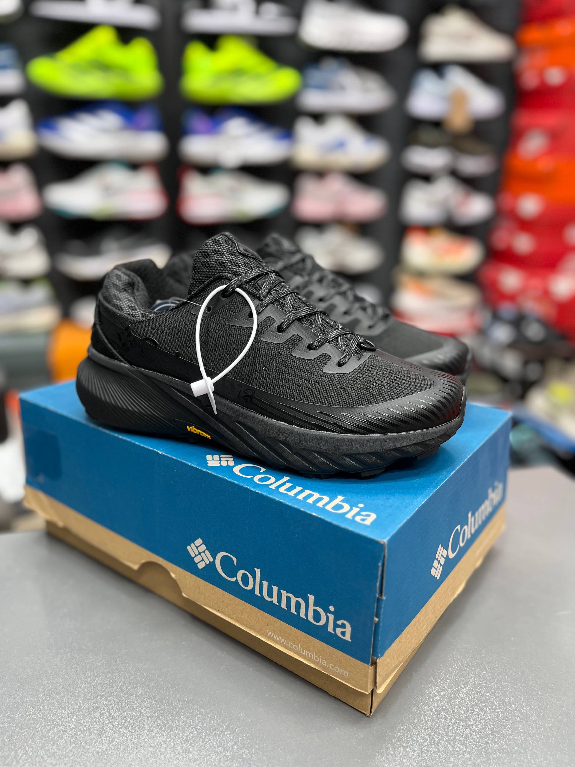 کتونی طبیعتگردی کلمبیا زیره ویبرام مسترکوالیتی Columbia GORE-TEXساخت ویتنام وارداتی سایز ۴۰ الی ۴۵ رویه گورتکس ضمانت کیفیت کالا فروش تکی و عمده