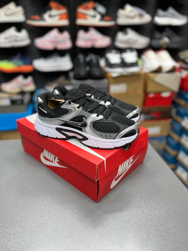 کتونی نایک وی فایو کی مسترکوالیتی Nike v5k run ساخت ویتنام وارداتی سایز ۴۰ الی ۴۵ضمانت کیفیت کالا فروش تکی و عمده