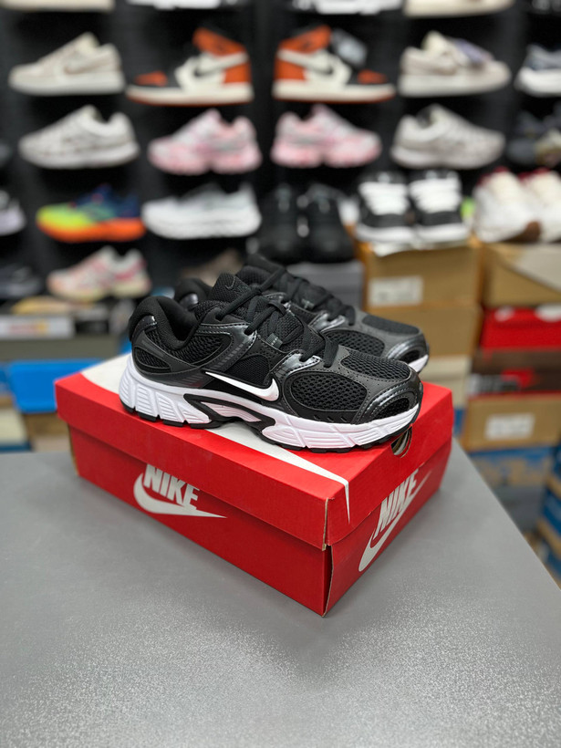 کتونی نایک وی فایو کی مسترکوالیتی Nike v5k run ساخت ویتنام وارداتی سایز ۴۰ الی ۴۵ضمانت کیفیت کالا فروش تکی و عمده