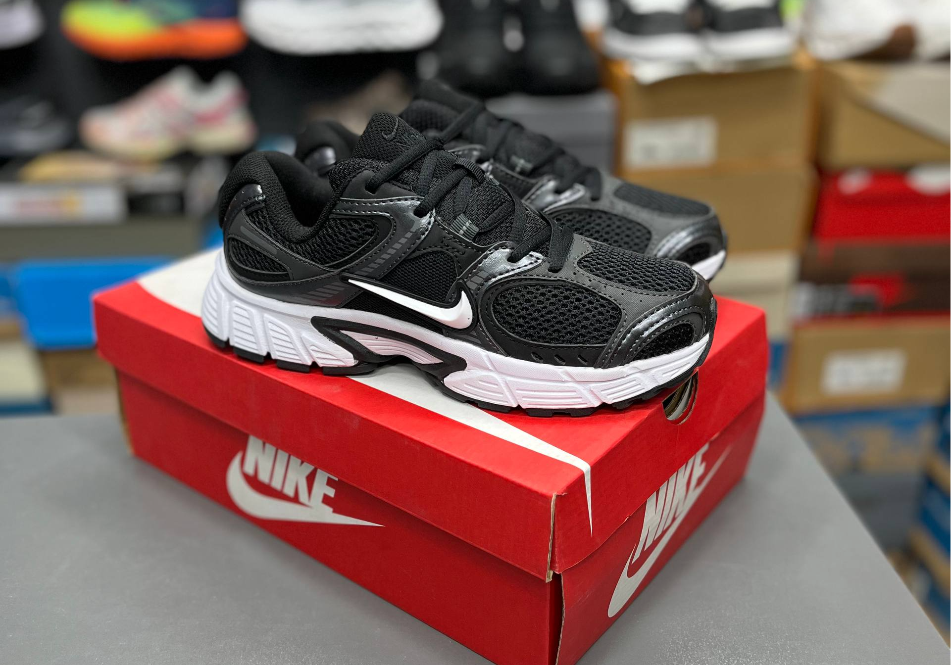کتونی نایک وی فایو کی مسترکوالیتی Nike v5k run ساخت ویتنام وارداتی سایز ۴۰ الی ۴۵ضمانت کیفیت کالا فروش تکی و عمده