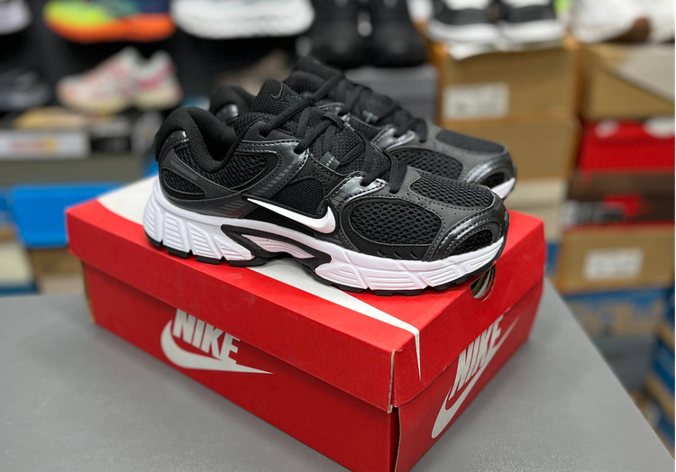 کتونی نایک وی فایو کی مسترکوالیتی Nike v5k run ساخت ویتنام وارداتی سایز ۴۰ الی ۴۵ضمانت کیفیت کالا فروش تکی و عمده