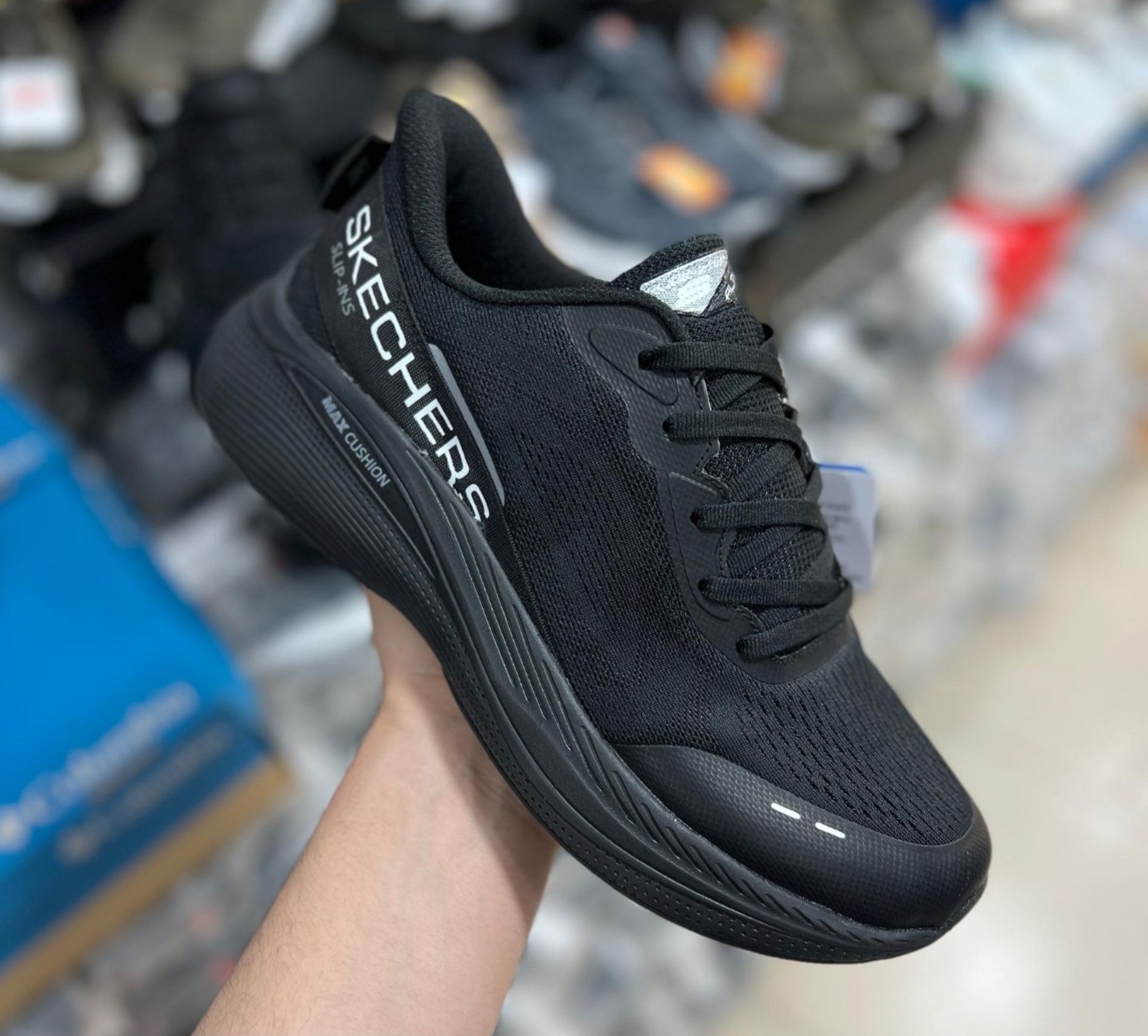 کتونی اسکیچرز skechers max cushioning ساخت ویتنام سایز ۴۰ الی ۴۵ فروش تکی و عمده تضمین کیفیت کالا