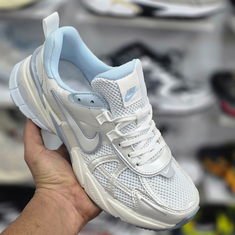 کتونی نایک وی تو کی مسترکوالیتیNike V2k Runساخت ویتنام وارداتی سایز 37 الی ۴۵ فروش تکی و عمده ضمانت اصالت کالا بالاترین کیفیت درجه ۱