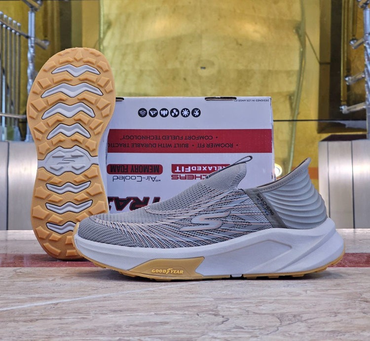 کتونی اسکیچرز بدون بند اسلیپ مسترکوالیتیSkechers Slip-insوارداتی ساخت ویتنام طبی و بدون بند سایز۴۰ الی ۴۵ فروش تکی و عمده ضمانت کیفیت کالا