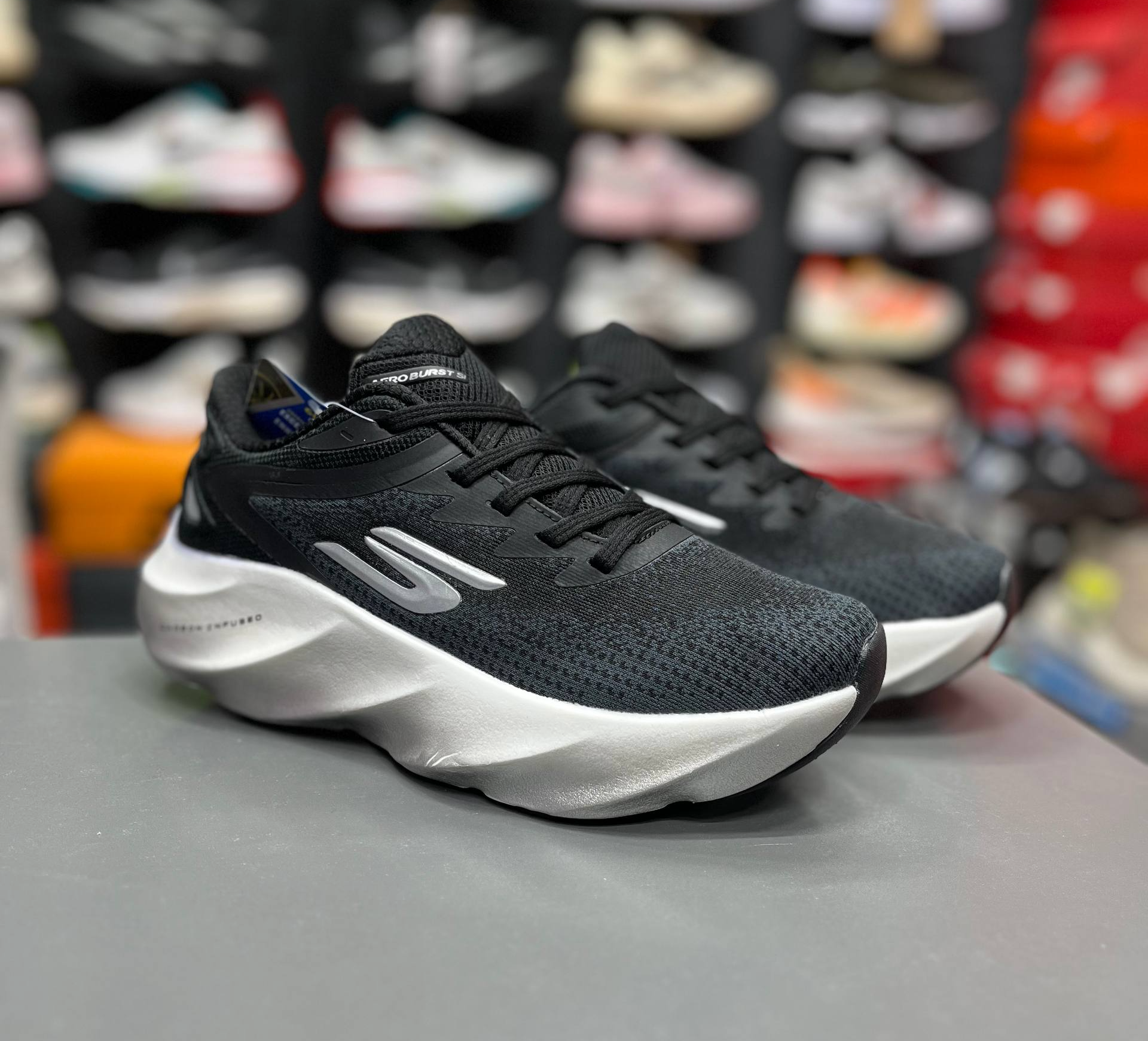 کتونی اسکیچرزهایپربرست مسترکوالیتی skechers Hyper Burst ساخت ویتنام وارداتی سایز۳۶الی۴۰فروش تکی و عمده ضمانت کیفیت کالا