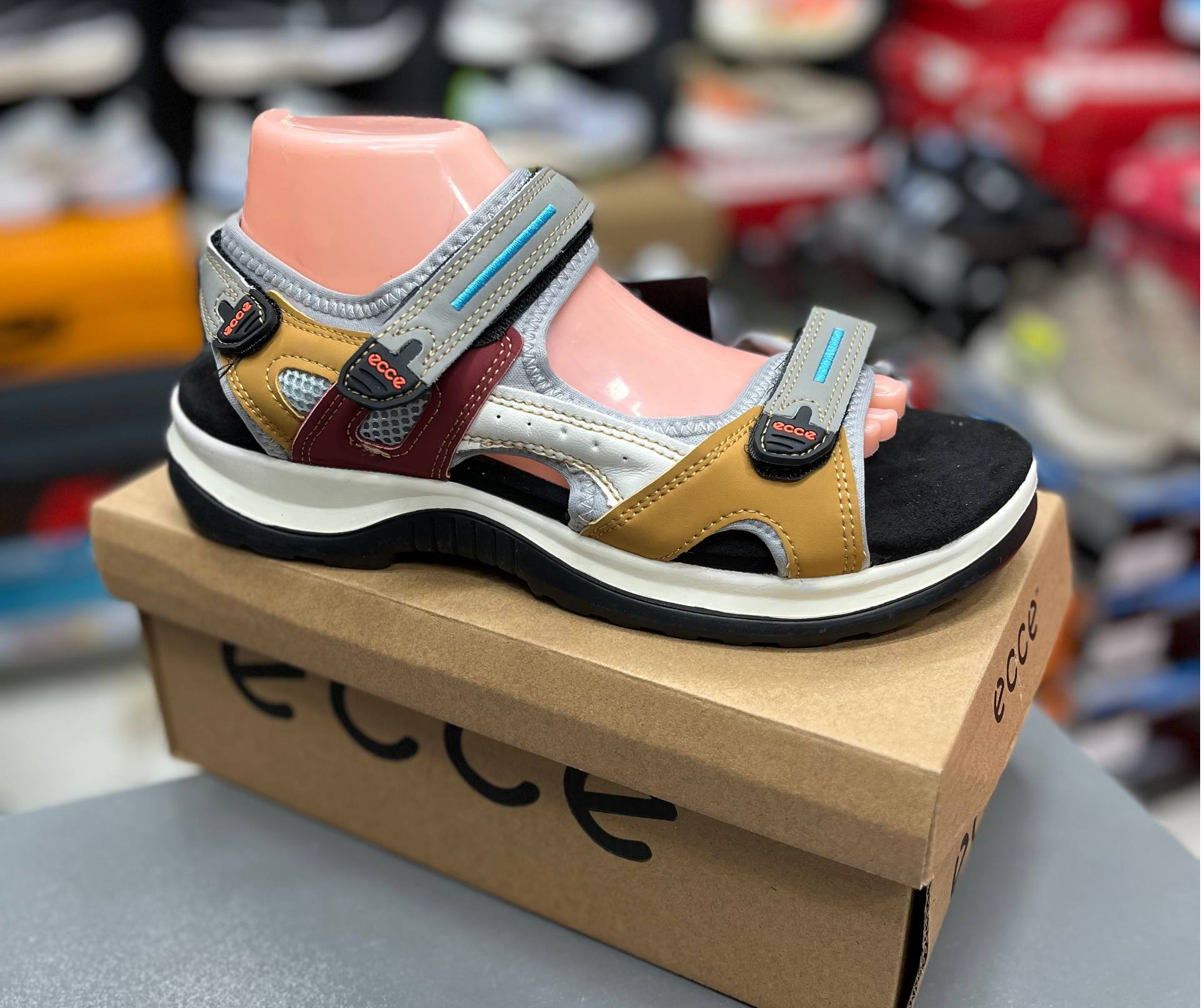صندل اسکیچرز اکو Skechers Eccoساخت ویتنام وارداتی زیره طبی نرم سایز ۳۷الی ۴۴ست زیبا زنانه و مردانه فروش تکی و عمده ضمانت کیفیت کالا