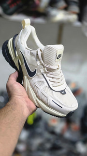 کتونی نایک وی تو کی Nike V2k Runساخت ویتنام وارداتی سایز 44 فروش تکی و عمده ضمانت اصالت کالا بالاترین کیفیت درجه ۱