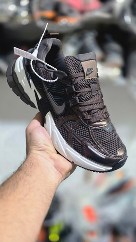 کتونی نایک وی تو کی مسترکوالیتیNike V2k Runساخت ویتنام وارداتی سایز 39فروش تکی و عمده ضمانت اصالت کالا بالاترین کیفیت درجه ۱